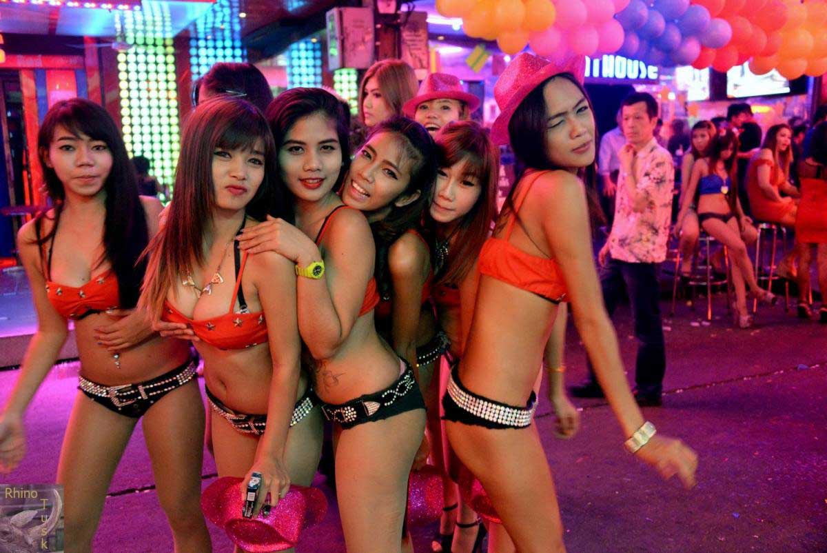 Хрупкая тайская проститутка возбудила туриста из Европы 