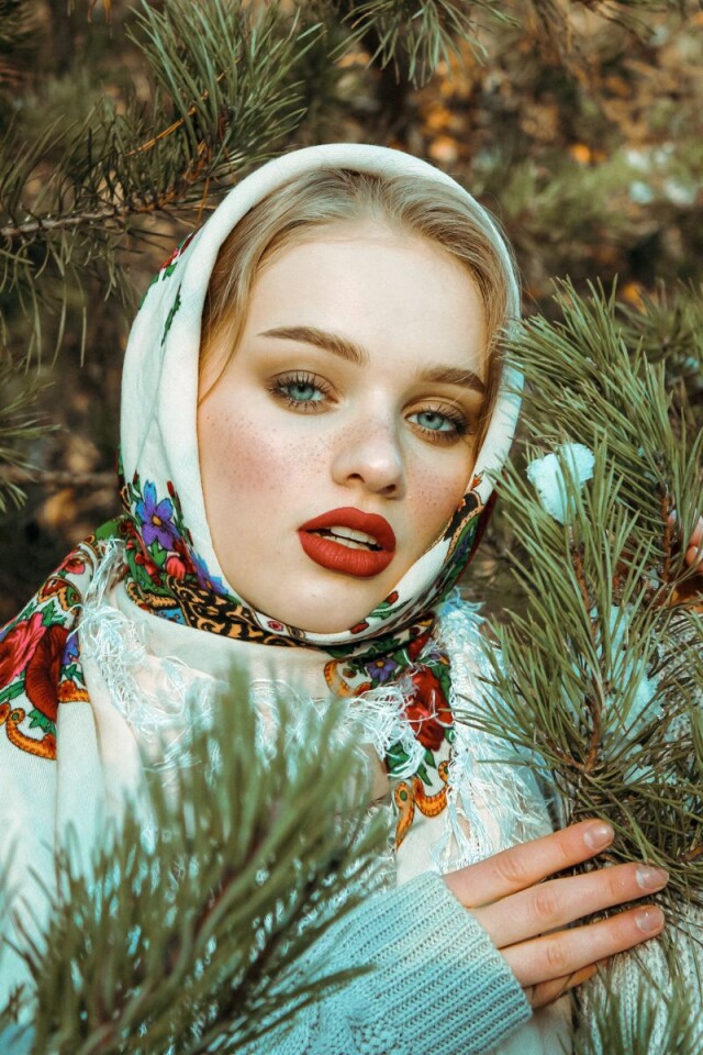 красивая славянская девушка