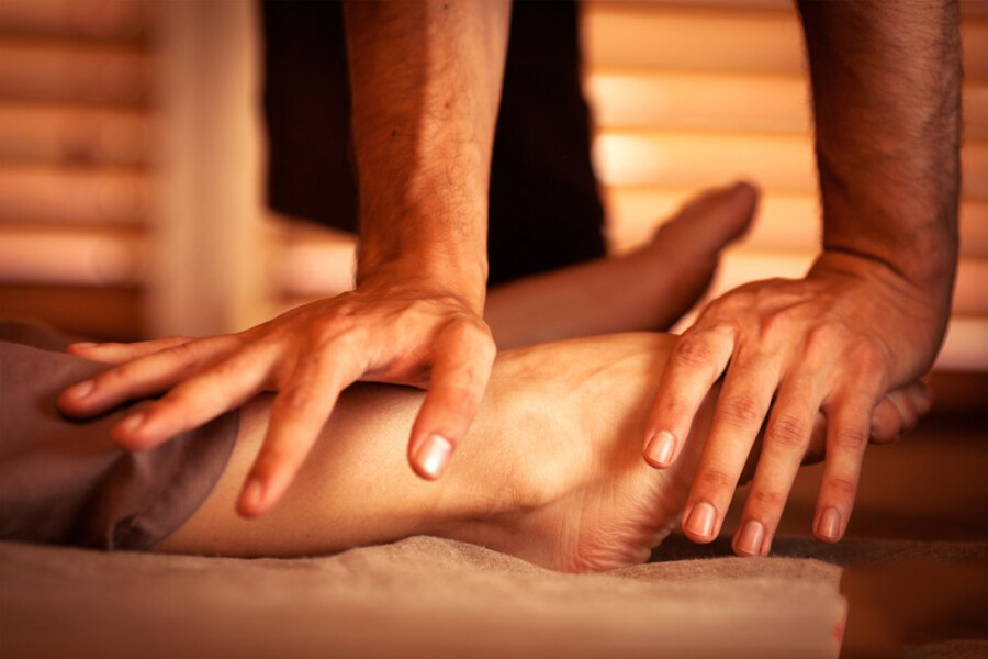 Как сделать незабываемый эротический массаж девушке?