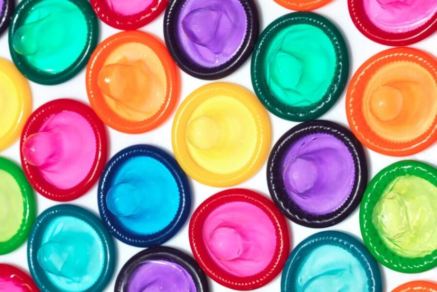 Самые нестандартные виды презервативов: вегетарианские, женские и с усиками