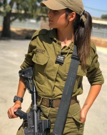Фото по запросу Сексуальная девушка военной форме