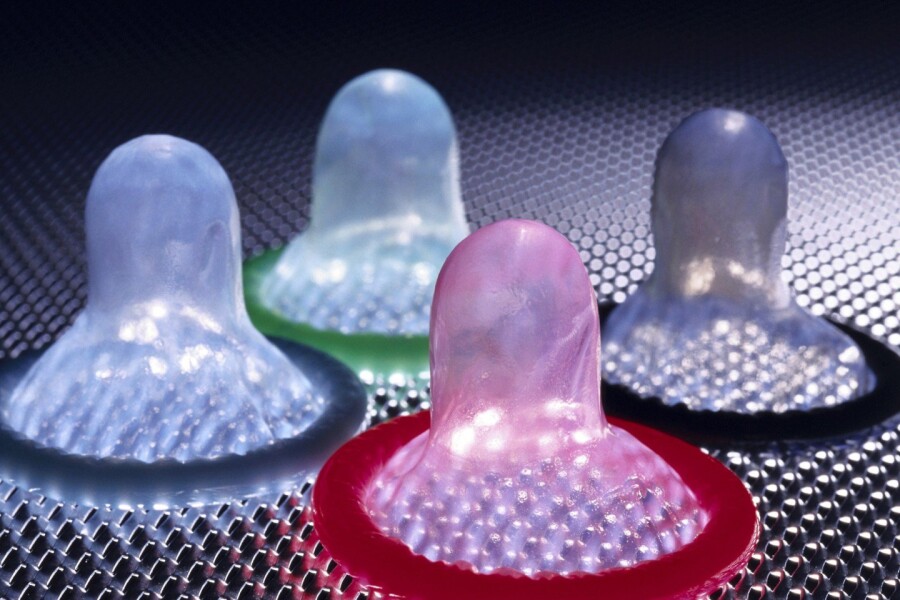 презервативы разноцветные