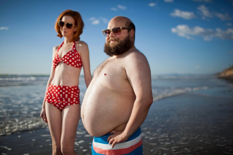 девушка и толстый мужчина
