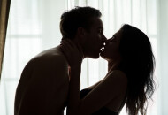 Как быстро возбудить девушку: приятная обстановка и поцелуи!