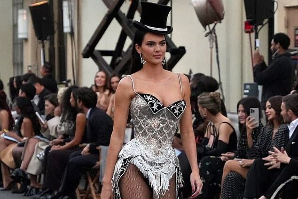 Vogue World: Hollywood 2025 на студии Paramount Pictures — красная дорожка, беременный стиль Софии Ричи и власть гламура