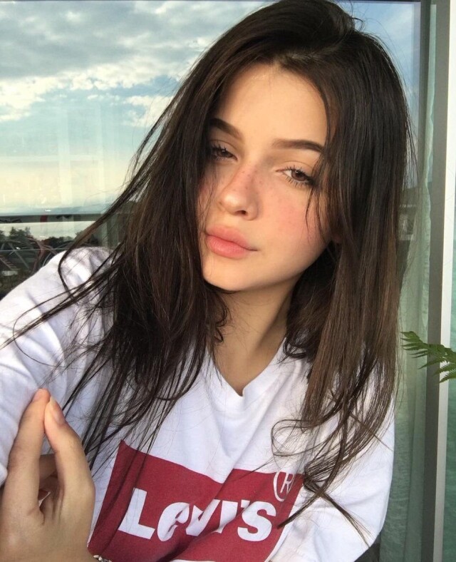 Молодая красивая девушка