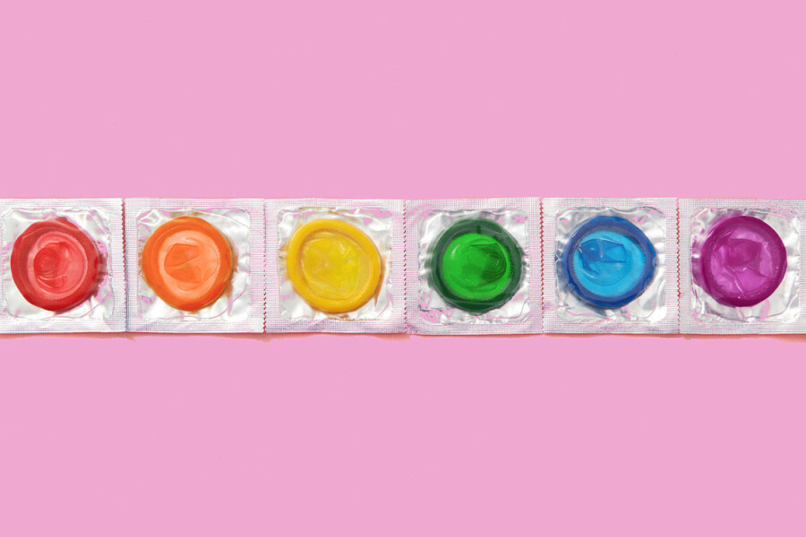 разноцветные презервативы