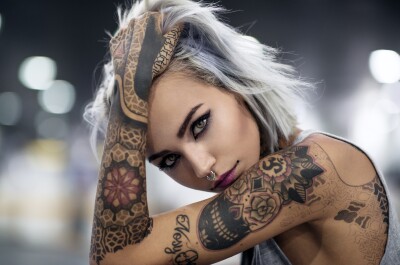 Имена порно актрис с татуировкой на руке