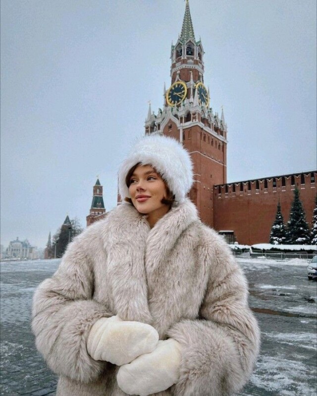 красивая славянская девушка