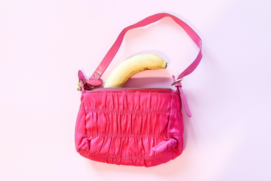 банан в сумке
