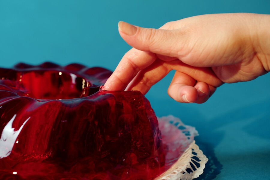 пальцы в десерте