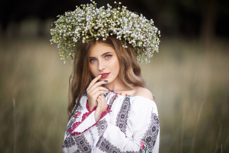 красивая славянская девушка