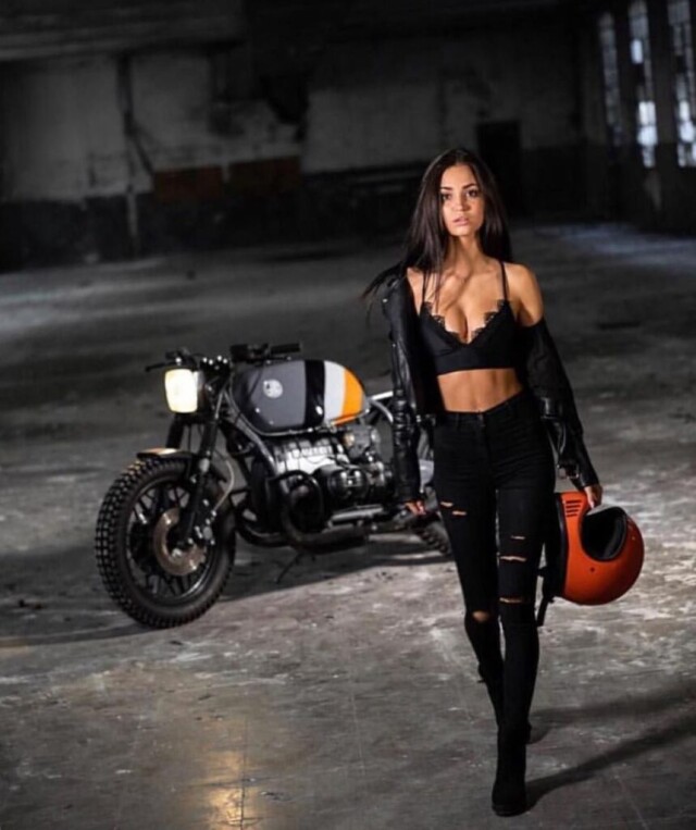 девушка на мотоцикле