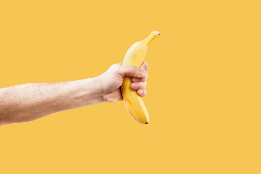 свой банан в руке