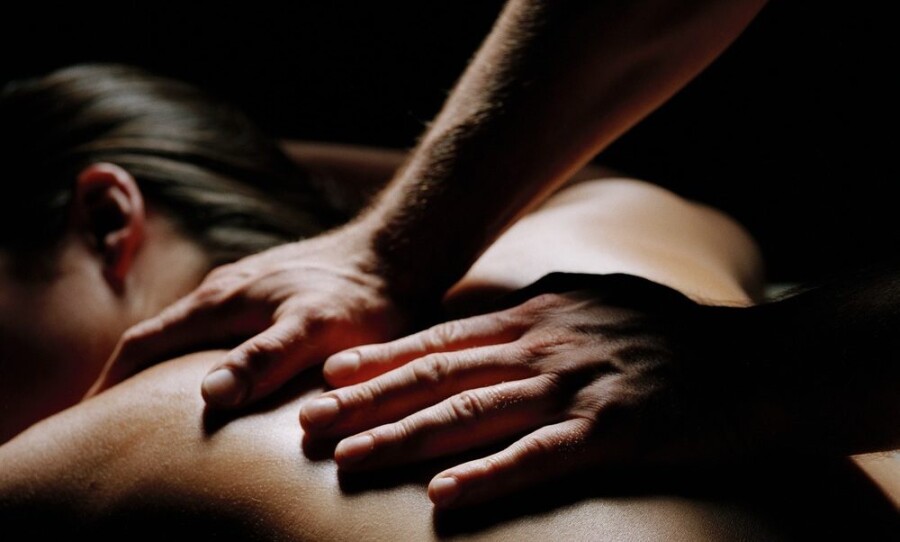 эротический массаж спины