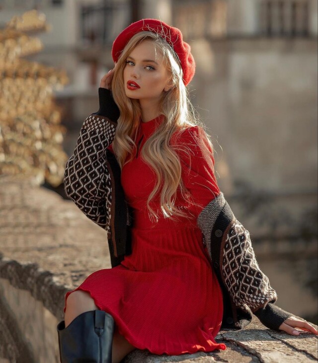 красивая славянская девушка