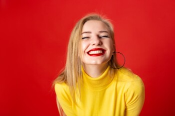 Почему некоторые женщины смеются во время секса?