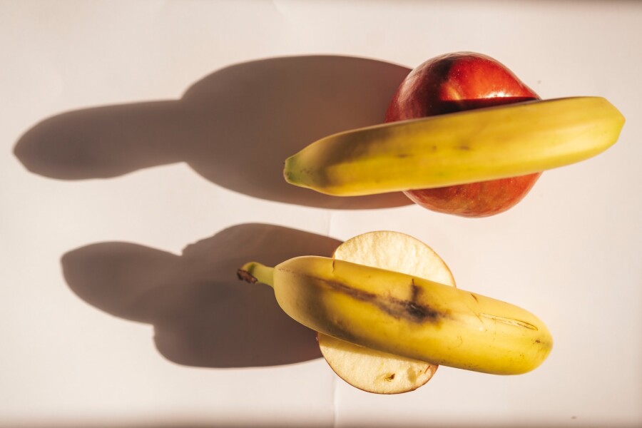 бананы на яблоках