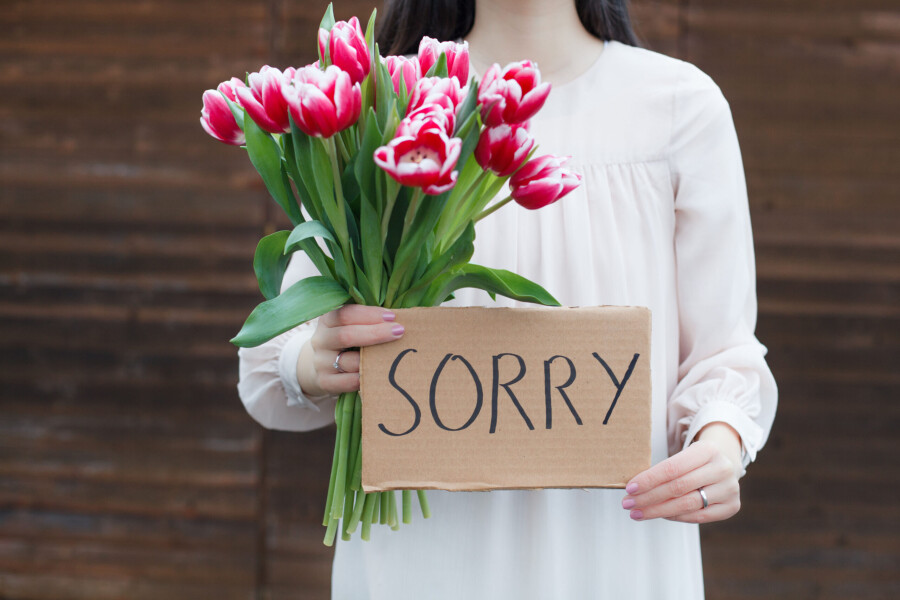 Почему человек постоянно извиняется