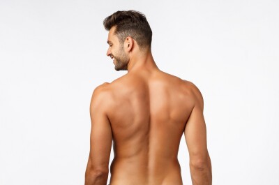 Карта эрогенных зон у парней: плечи, лопатки, бёдра