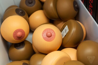 Правда ли, что мужчины любят натуральную грудь больше