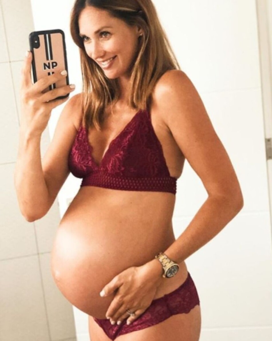 фото беременной девушки