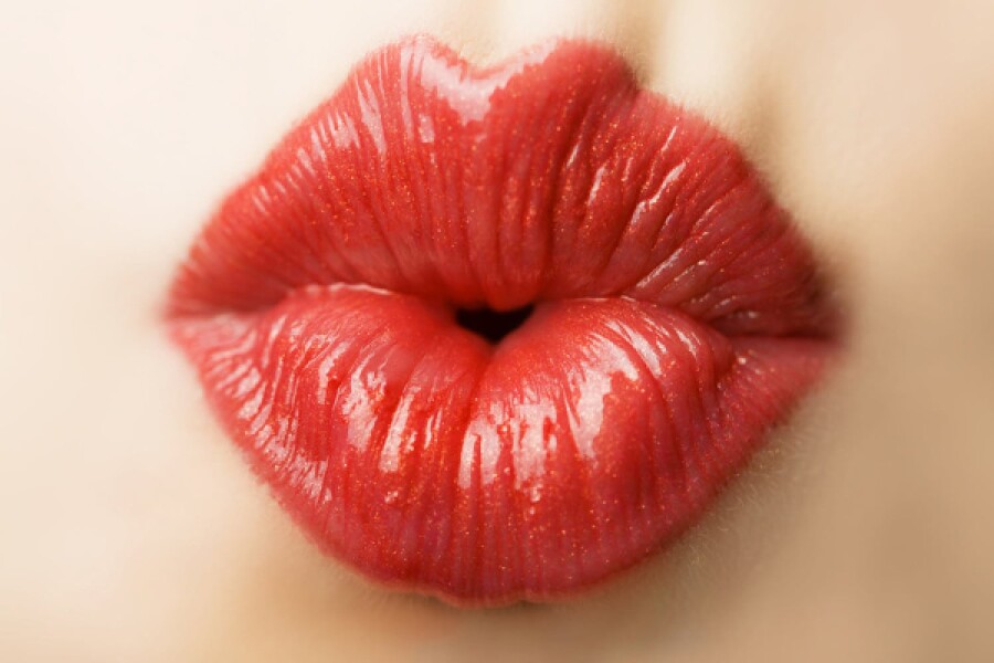 губы девушки