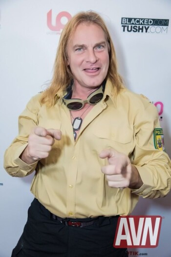 Порно видео с актером Evan Stone.