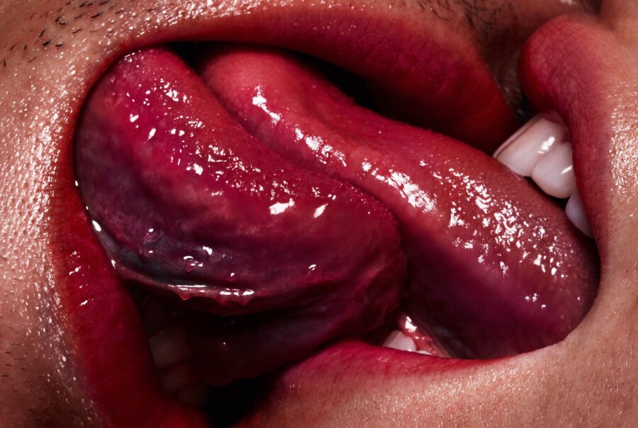 поцелуй с языком
