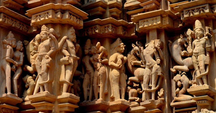 индийские колонны с людьми