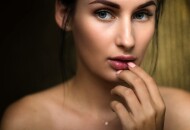 Как построить отношения с девушкой младше парня?