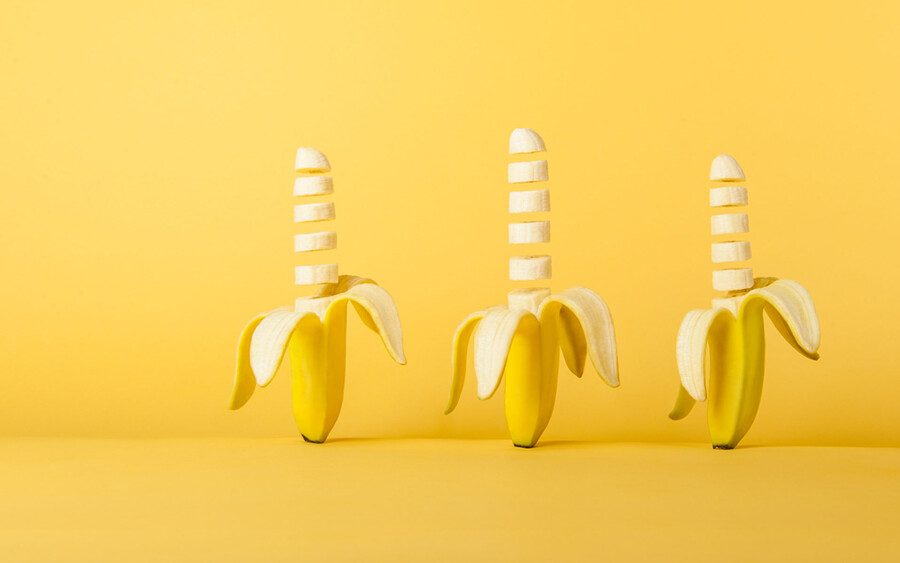 три банана с разрезами