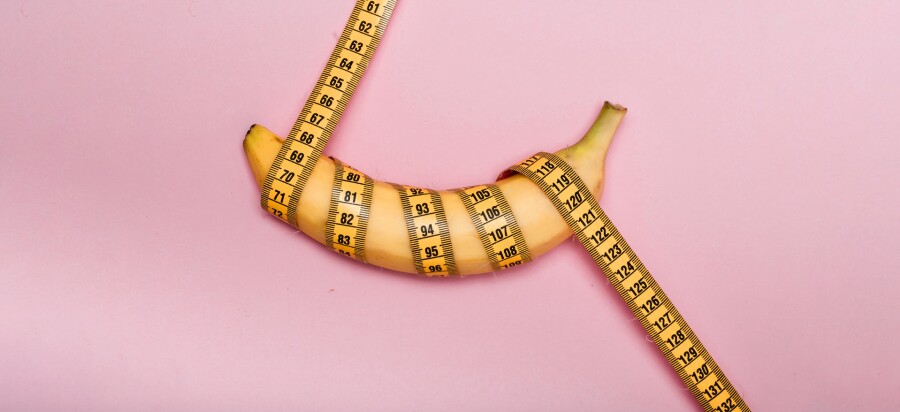 банан с сантиметром