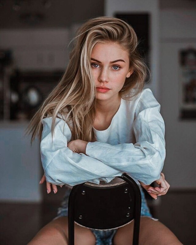 Молодая красивая девушка