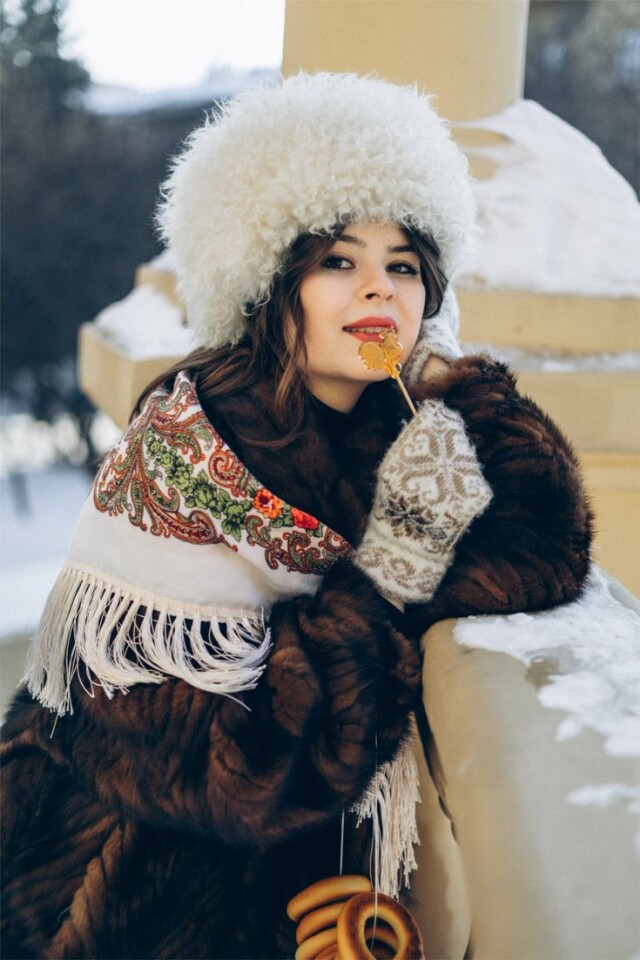 красивая славянская девушка