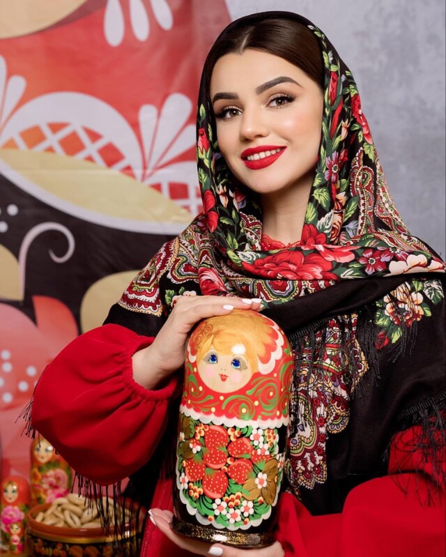 красивая славянская девушка
