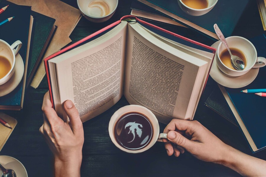 книга и кофе