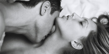 Страсть поцелуй пара: изображения без лицензионных платежей