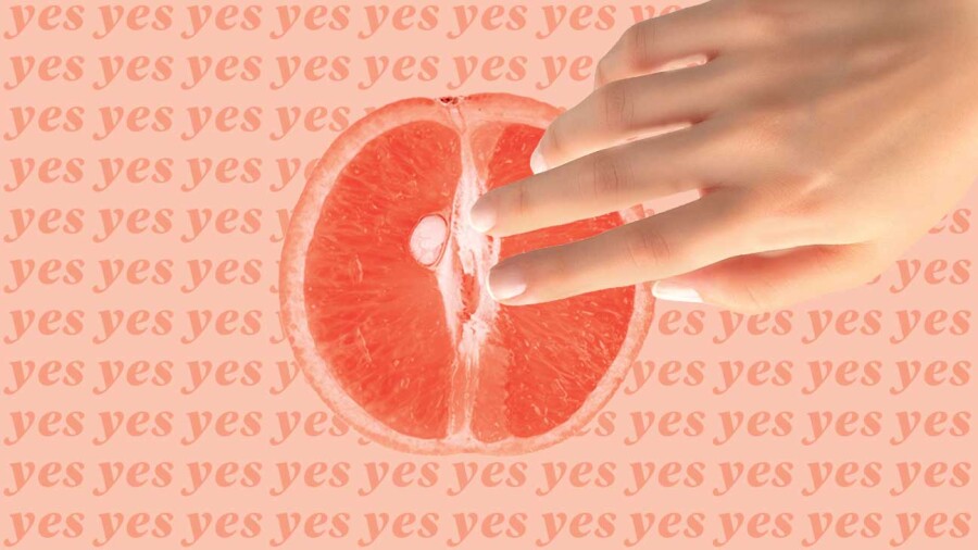 палец в грейпфруте