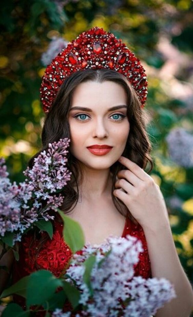 красивая славянская девушка