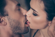 Как поцеловать девушку, чтобы она умоляла тебя не останавливаться