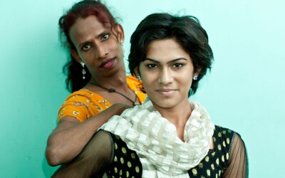 Трансгендеры, считающиеся изгоями в Индии, становятся художниками