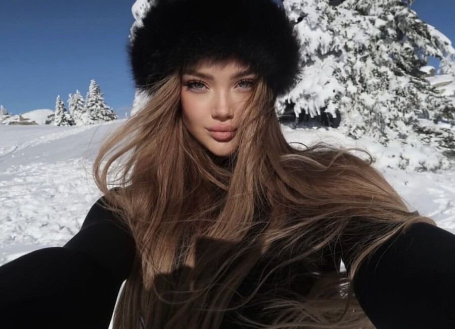 красивая славянская девушка