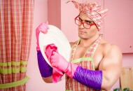 Бытовые рабы рассказали, как стали служить женщинам