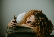 Спишь с телефоном под подушкой? А ты смелый…
