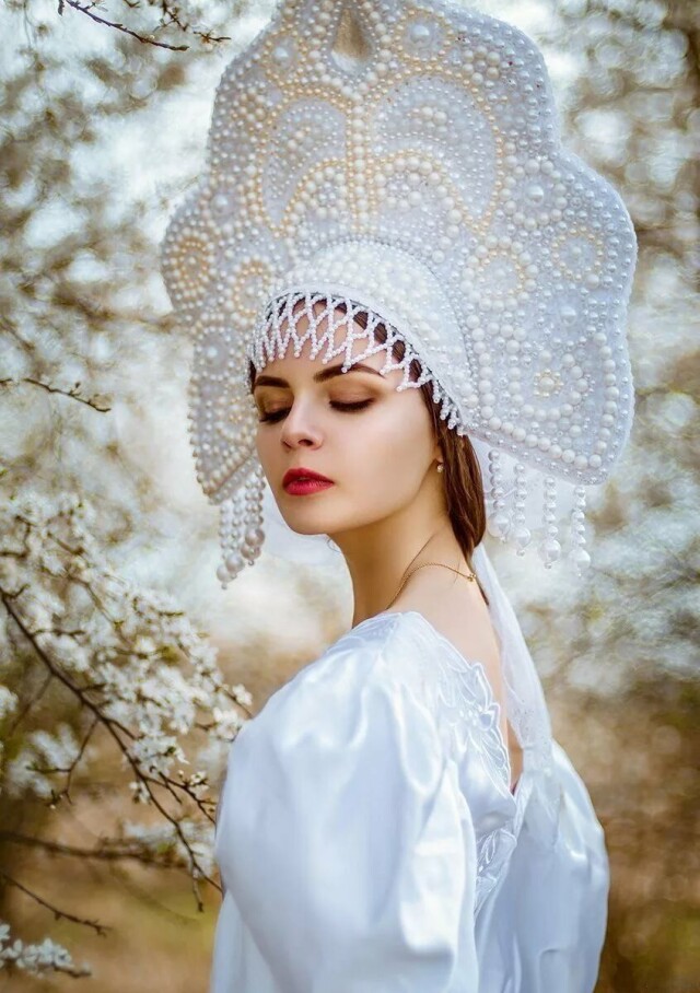 красивая славянская девушка