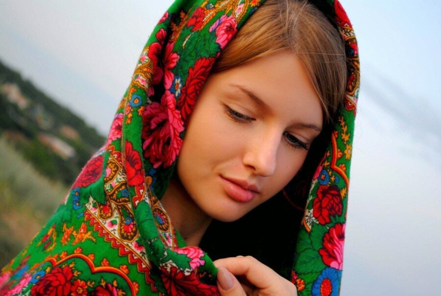 красивая славянская девушка