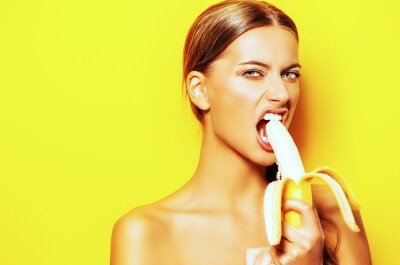 Как сексуально съесть банан?