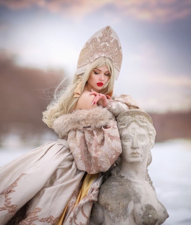 красивая славянская девушка