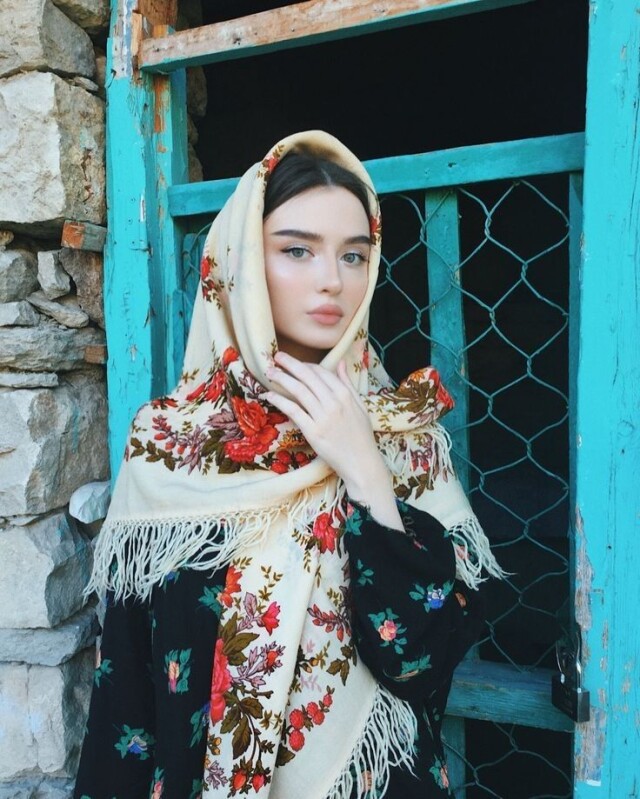 красивая славянская девушка